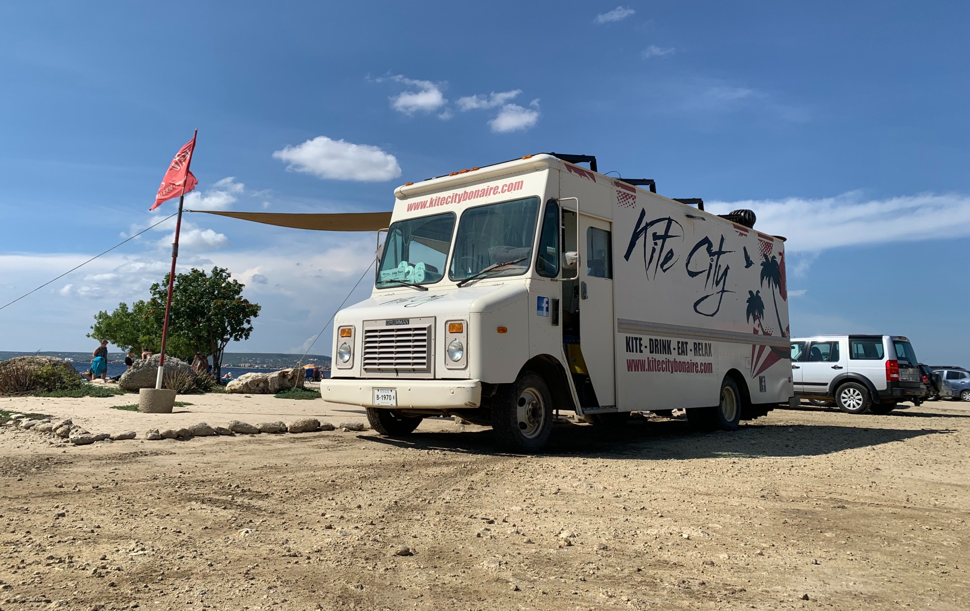 Foodtruck Kite City geparkeerd op Te Amo Beach